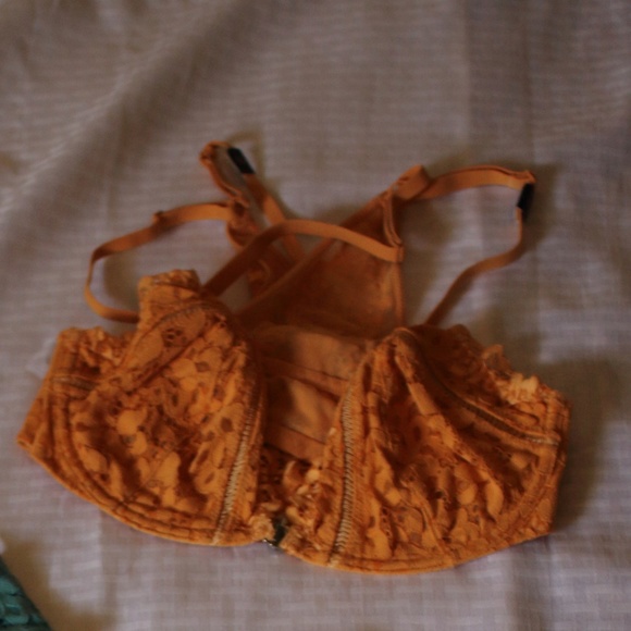 VS BODY BY VICTORIA, UNLINED PLUNGE W/FRONT CLASP - Picture 6 of 7